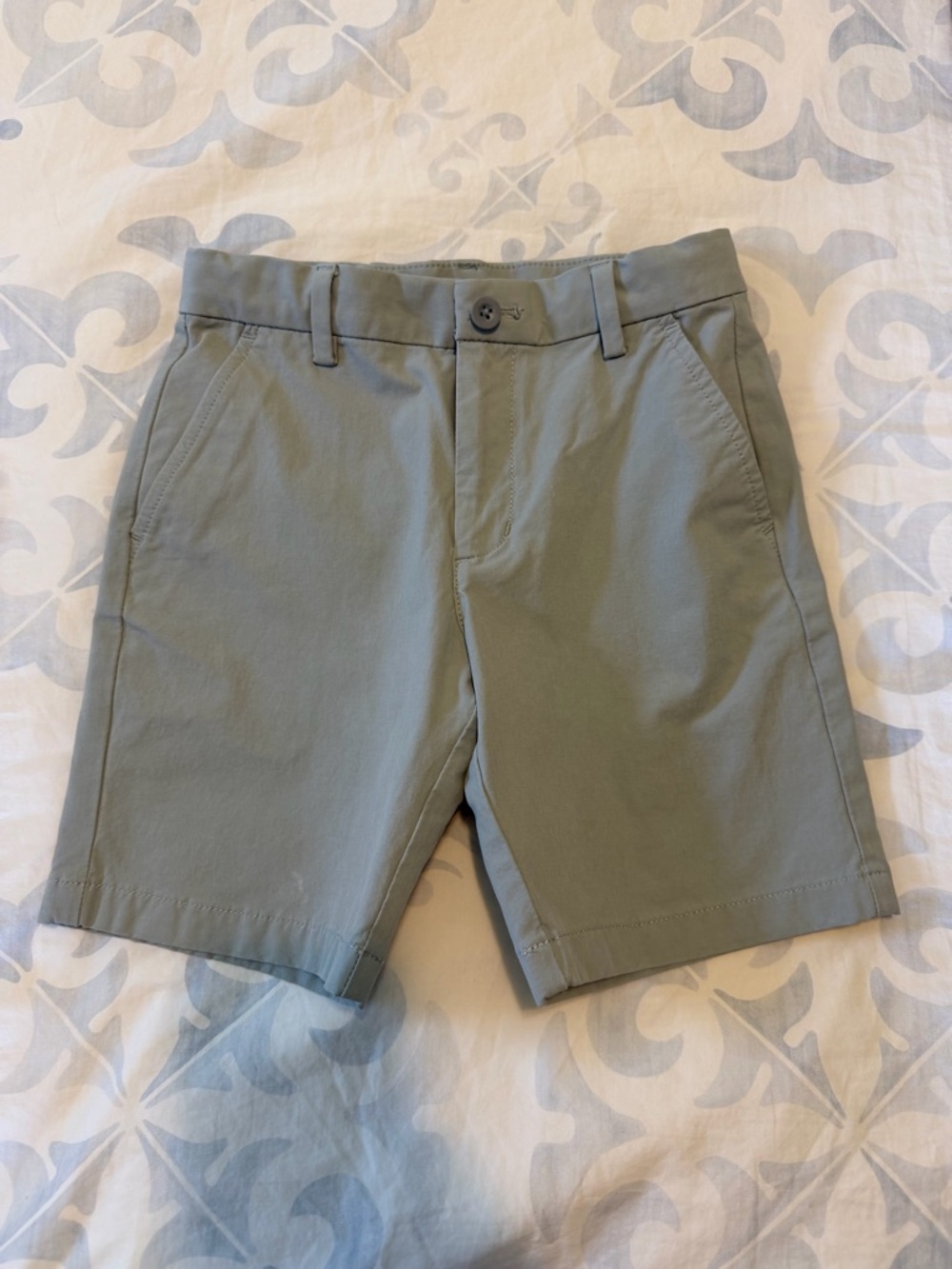 Vineyard Vines boys grey performance Flat-Front Shorts